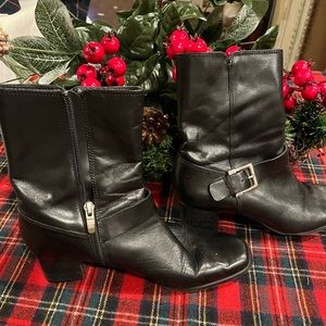 Womens Anne Klein boots.  Size 7 1/2M